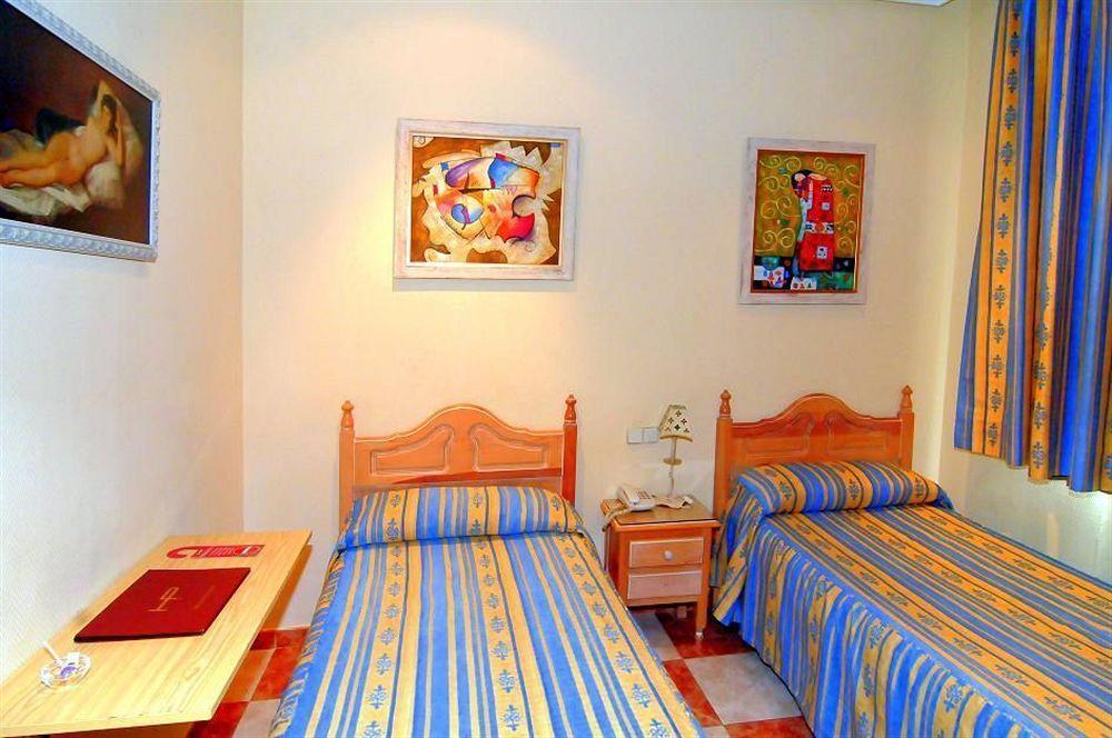 Ch Plaza D'Ort Rooms IV Мадрид Экстерьер фото