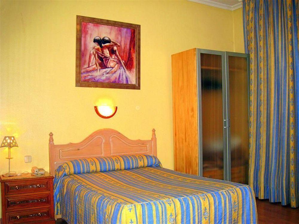 Ch Plaza D'Ort Rooms IV Мадрид Экстерьер фото